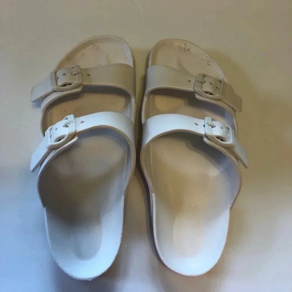 Rubber slippers size 4-5